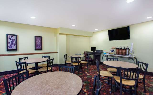 Days Inn by Wyndham Austin