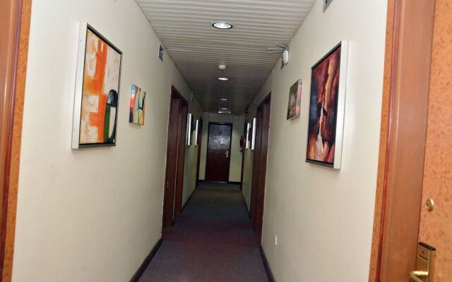 Aradous Hotel