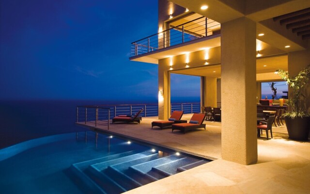 Luxurious Hillside Oceanfront 8 bedroom Villa Bellissima