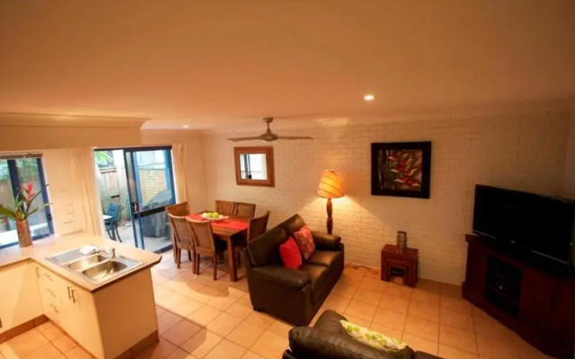 Byron Bay Accom Unit 3 41 Childe Street - Belongil Beach Apartment – Guest Rooms – Byron Bay