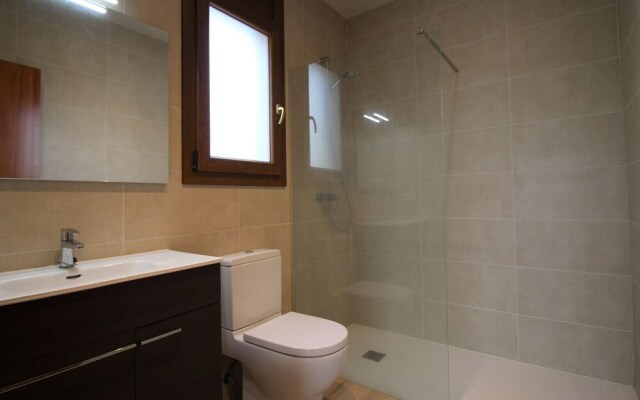 Modern Holiday Home on the Canal With Private Swimming Pool