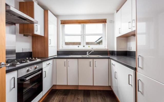 Elms Way No33 - Donnini Apartments