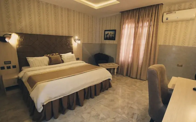 Candellux Imperial Hotel and Suites