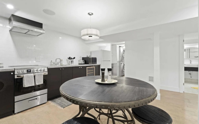 Specious Fully Private Studio apt With Laundry