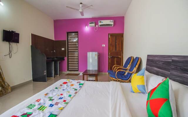 OYO 13211 Home Spacious Studio Morjim Beach