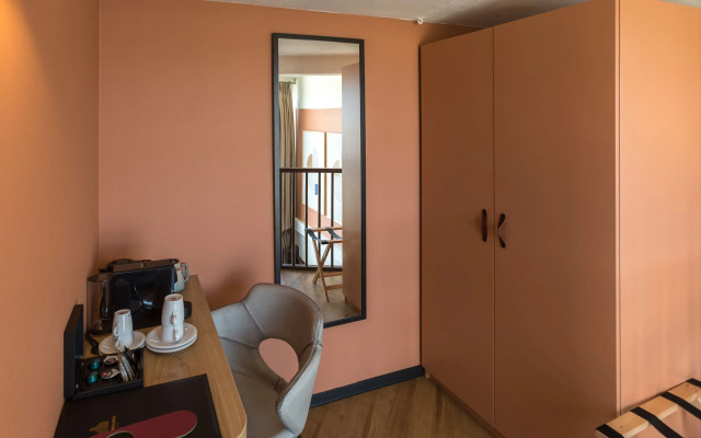 Hotel de Timmerfabriek  Kloeg Collection