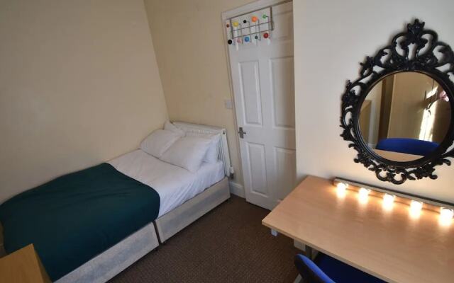 Appealing Holiday Home in Coventry near Belgrade Theatre