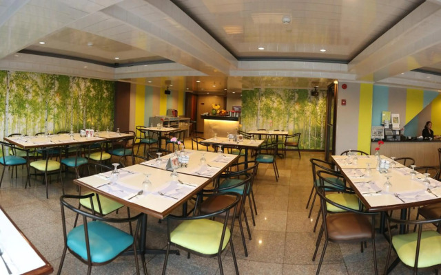 Star Plaza Hotel