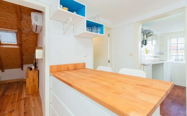 Attic Apartment With Balcony in Bairro Alto