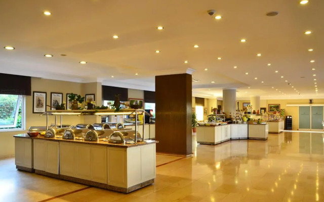 Royal Garden Suite Hotel