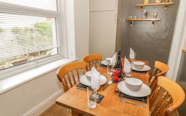 Flat 2 - 9 Rhiw Bank Terrace