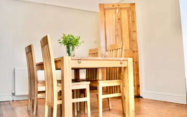 Newly Renovated 2 Bedroom Georgian House in Fairview