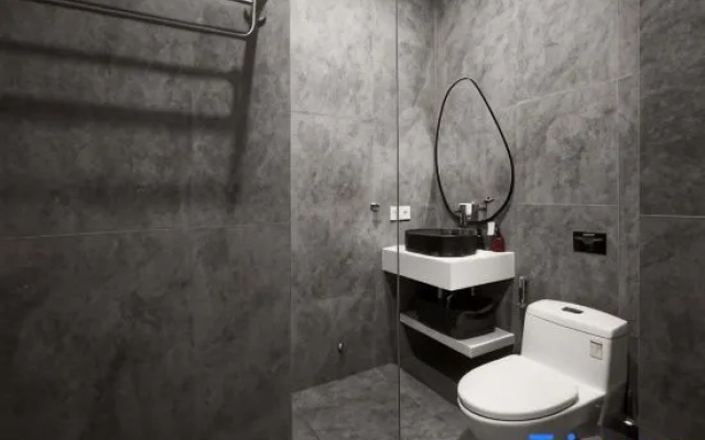 Sunny Nine Villa Chic 2BR Near Batu Belig Beach – Bathroom – Kerobokan Kelod