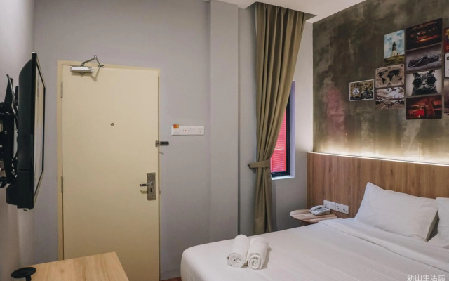 CIQ HOTEL at Jalan Trus
