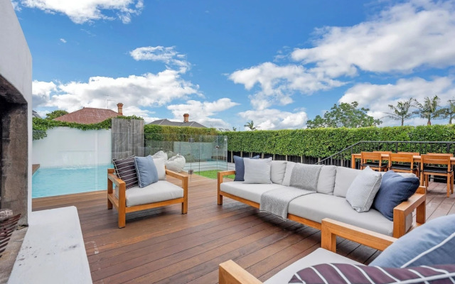 Cowan Street Home by Urban Rest