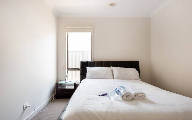 5br Luxury House 20 Min To Cbd Spacious Living