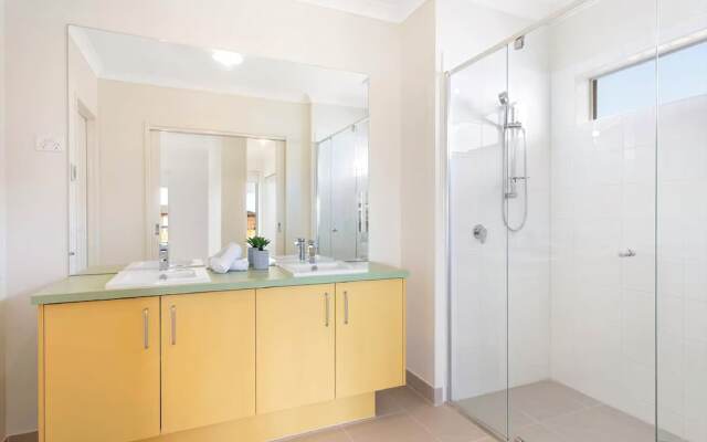Wyndham Harbour Villa - Melbourne