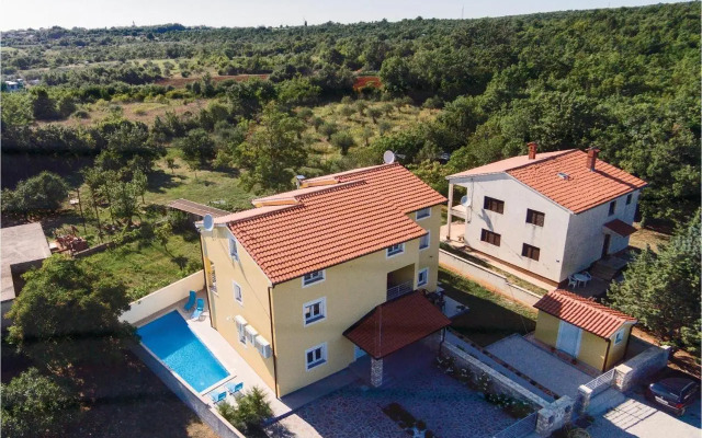 Six-Bedroom Holiday home in Perci