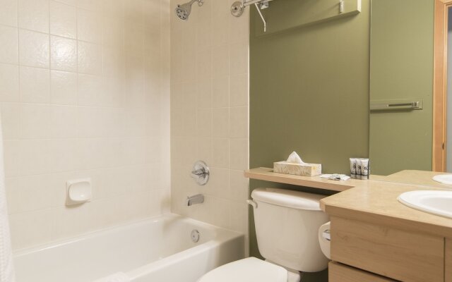 Windtower Lodge & Suites