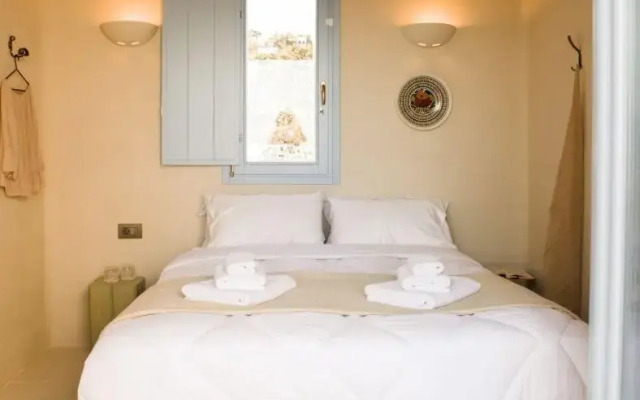 Pink Freud Villas Santorini