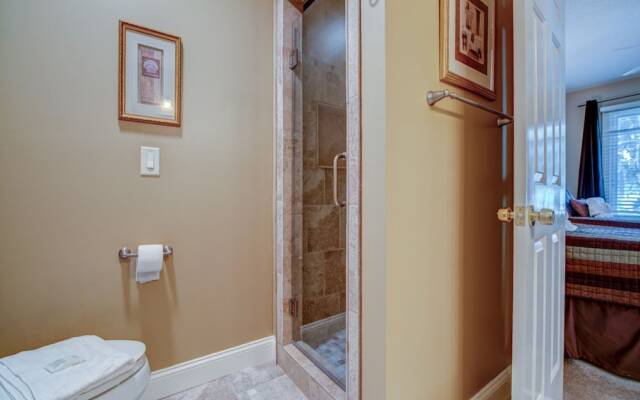 Colonnade Club 200 by Vtrips