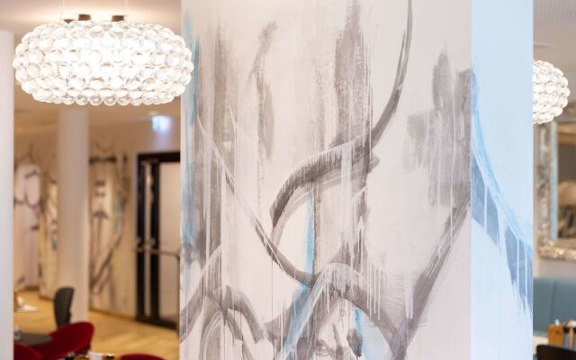 Holiday Inn — the niu, Franz Vienna