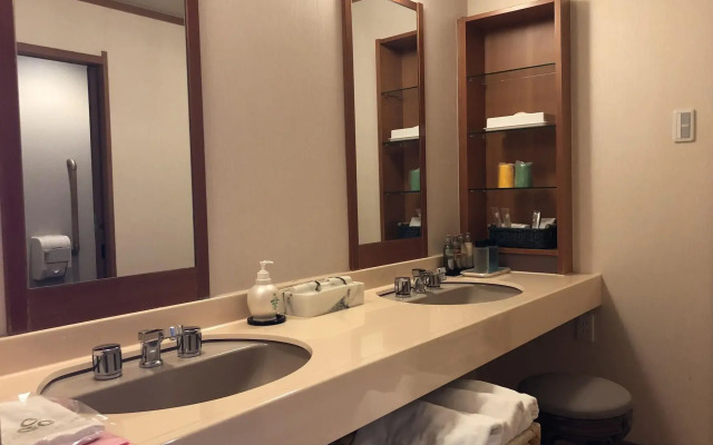 Toba Seaside Hotel