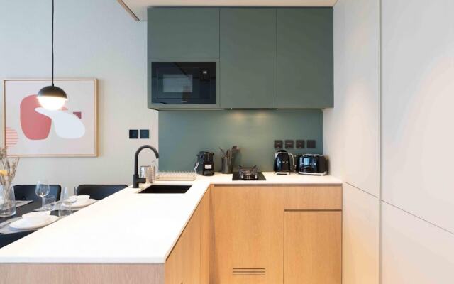 Sleek 1BR w Balcony in Business Bay