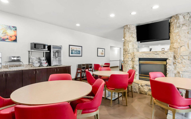 Comfort Inn & Suites Bellevue - Omaha Offutt AFB