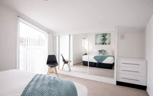 Chic Hobart Townhouse sleeps 9 - perfect location