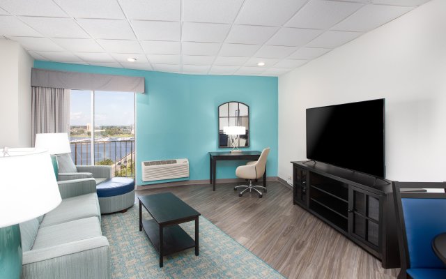 Holiday Inn Charleston Riverview by IHG