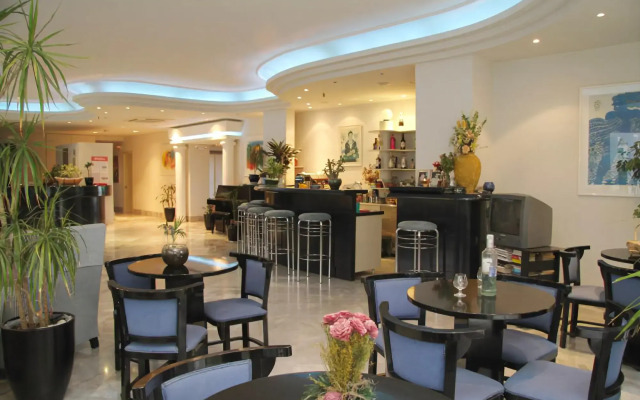Mantenia Hotel