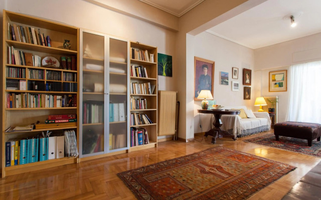 2 Bedroom Artist's Apartment - So Athens