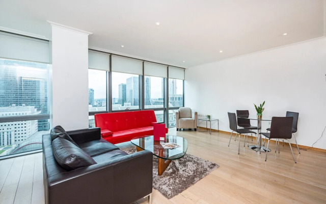 Stylish Apartment With Panoramic Docklands Views