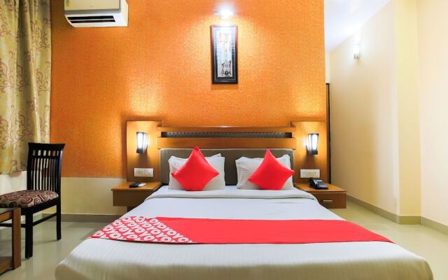 OYO 15782 Hotel Royal Residency