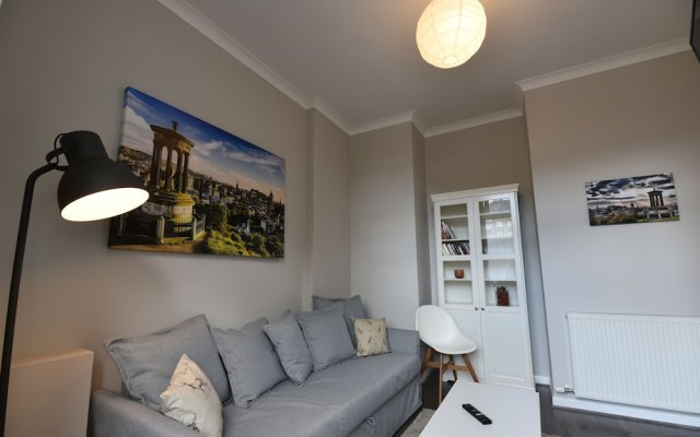 First Pleasance Luxury Apartment