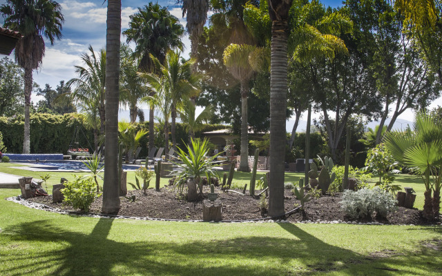 La Esmeralda en el Encanto Hotel Petit