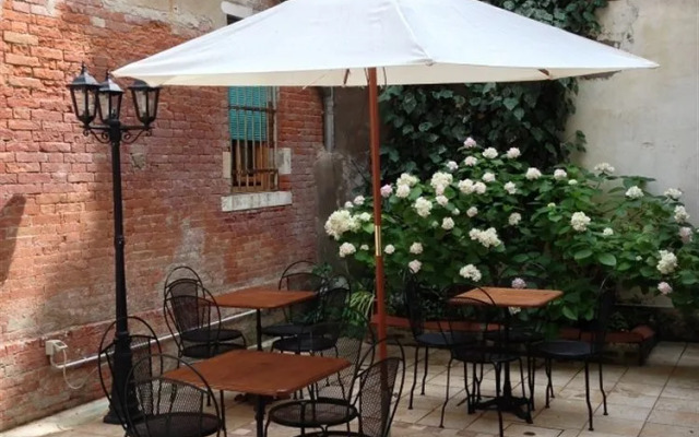 Al Portico