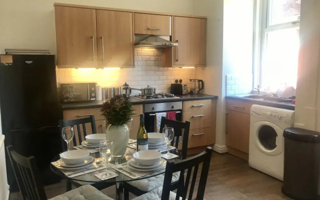 3 Bedroom House Close to M6 & M55