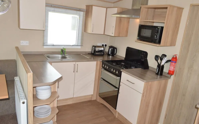 Tattershall Lakes Luxury Caravan With Hot tub