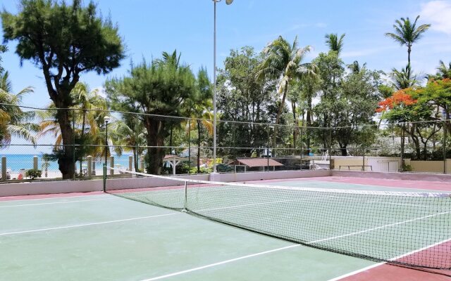 Beachfront Coral Beach Condo 305