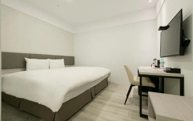 Gold Hotel
