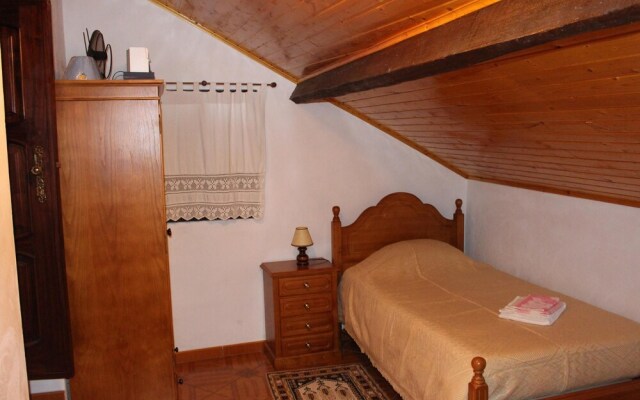 House With 2 Bedrooms in Paredes do Rio, With Wonderful Mountain View