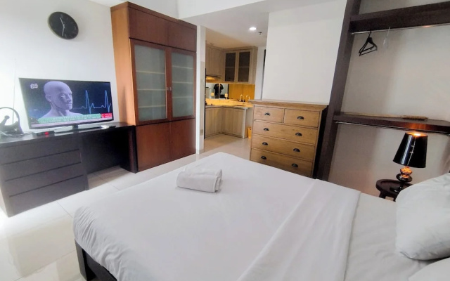 Spacious Studio Room At Grand Sungkono Lagoon Apartment – Guest Rooms – Surabaya