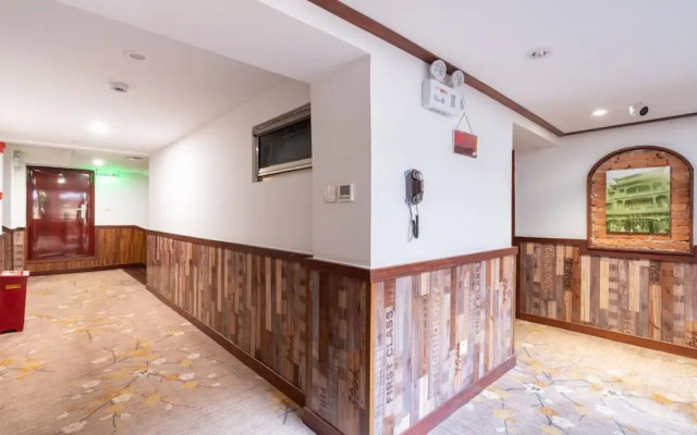 Nostalgia Hotel（Beijing Tiananmen Square & Qianmen Subway Station）