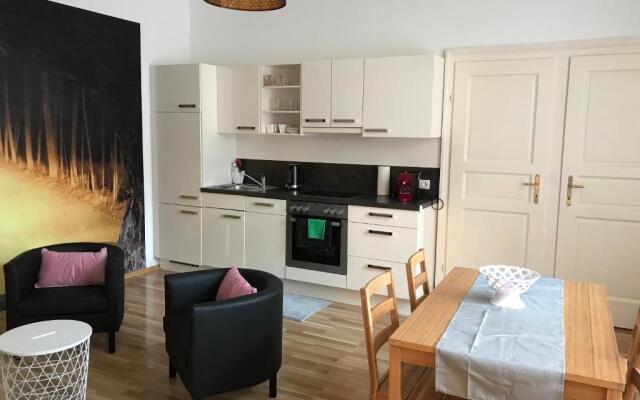 Devich Apartments 1614