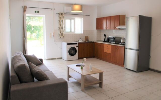 "kalamaki Plaza Apartments 'kalimera'"