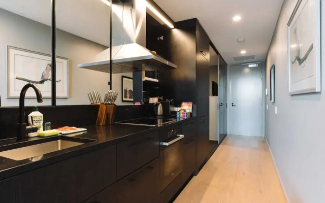 Stunning 1-bed Above Foreshore With Water Views