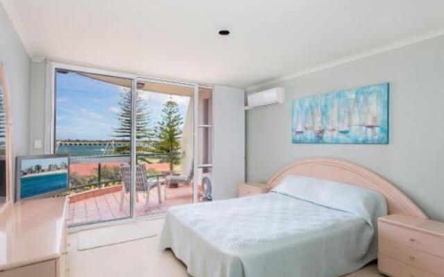 Castillo Del Mar 10 - Lake View Roof Terrace With Spa – Guest Rooms – Tuncurry