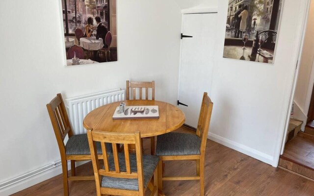 Inviting 3-Bed Town House in Boston Just Renovated